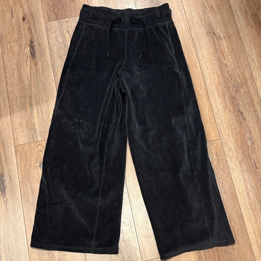 Lululemon women’s velour wide leg sweat pants size 6 black